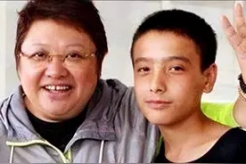 做慈善23年的韩红，终身不嫁却有一子图片