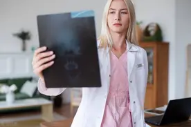 我，三甲医院的女医生，透露工资，揭秘医生不好找对象的实情图片