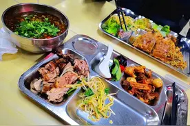 七天不重样工作午餐，烤鸭鸡翅大虾不限量，免费吃，太羡慕了图片