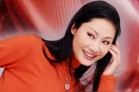 于文华：再婚嫁未婚小伙，没有共同的孩子，她幸福吗？图片