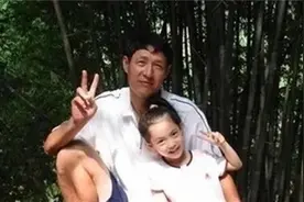 前国脚黎兵与歌星甘萍近况：他足球事业不顺利，她52岁仍显年轻图片