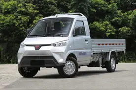 五菱新款四轮小车，外观很霸气，不用烧油，续航281km图片