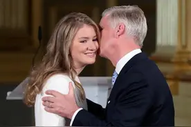 精通多国语言，民众支持率远超其父，有望成复刻英国女王图片