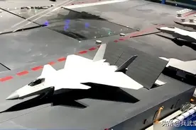 福建舰航母是歼20+歼35组合？展示3款舰载机，歼20和利剑赫然出现图片