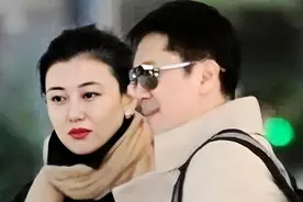 55岁蔡国庆官宣喜讯：这辈子最幸运的事，就是在路上捡到一个老婆图片