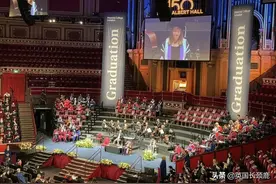 英国各大学毕业典礼逐步恢复：你需要了解的都在这里图片