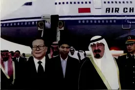 1999年江泽民访沙内情：沙特特许江夫人不穿黑袍，还让江主席演讲图片