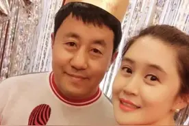 王小宝直播间跟老婆吵架，999元的衣服被269元卖出，都是带货套路图片