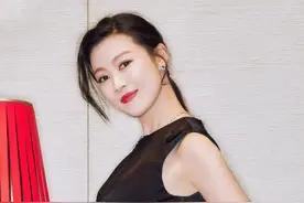 歌唱家常思思美照图片