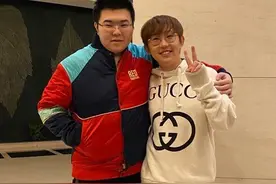 韦神首次体验瓦罗兰特，天赋尽显，网友起哄：复出再打职业图片