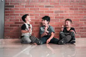 孩子太“话痨”烦人？别嫌弃，话多的背后藏着父母不知道的秘密图片