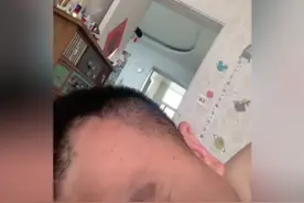 徐州男子吐槽老婆打扰自己睡觉，看到老婆身材后，确定不是你闺女图片