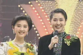 主持人许戈辉：未婚先孕逼走原配，如今原配的女儿把她当亲妈图片