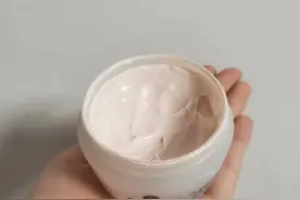 女人到了50岁，建议用这3款素颜面霜，出门前涂涂，肤白气色好图片