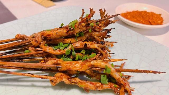 成都周边“小西安”？万亩菜花梯田、“鼓楼”、美食，快带全家去