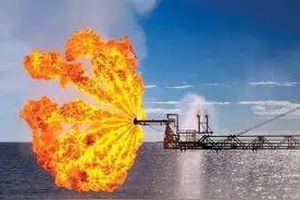 油田里为什么总有一根管道在喷火，日夜不息，不怕引起危险吗？图片