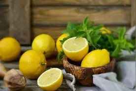 喝柠檬水，6大好处找上你，医生：3类人不要喝，会伤身图片