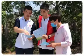 菏泽一中宏志班学生实践团队到佃户屯街道开展志愿服务，为创城助力添彩图片