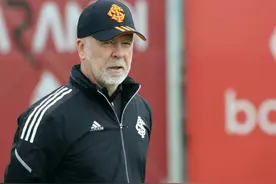 前山东泰山主帅下课：三线溃败，胜率48%，主场球迷倒戈图片