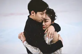 原地结婚!隋文静夺冠落泪,韩聪低头深情安慰,网友:份子钱准备好了图片