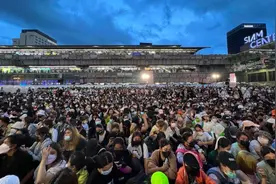 中国男星在泰国再展惊人魅力！连前总理他信女儿也“沦陷”了图片