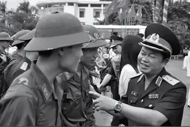 79年指挥中越战争，87年被撤销职务，越军师长以权谋私违法乱纪图片