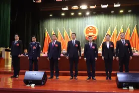 新一届准格尔旗人民政府领导班子亮相图片