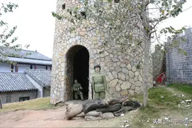 隔三差五，三奶便要到炮楼上给小鬼子做顿面条！这次三奶一宿未归图片