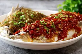 鱼身上哪个部位最好吃？分享5种鱼头的做法，营养丰富，老少皆宜图片