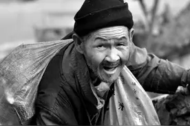 内蒙拾荒老人捡7斤铁棍，转手卖1.2万，专家：损失了3个亿！图片