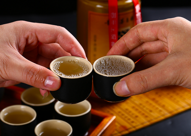 白酒在口感,香型,度数等不同方面也出现了各种不同类型的全新选择