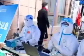 这一幕，感动！西安一小女孩风雪中表演手势舞感谢“大白”图片