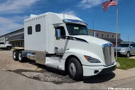 3米生活舱，吃喝拉撒全满足，带你见识一辆爆改的肯沃斯T680卡车图片