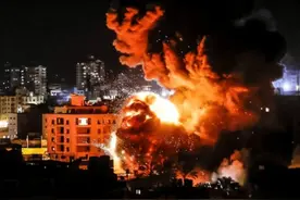 俄军开始大绞杀，自杀穿越机携弹钻入乌军战壕，被围乌军难逃一劫图片