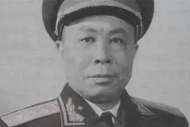 1955年中央军委派专机接一农民，几天后成开国将军，他到底是谁？图片