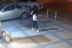 惊险瞬间！高空落下花盆险些砸中路过女孩 律师：如存在主观上的故意 必须严惩不贷图片