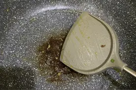 换过2次锅子我悟了，“不粘锅”和“铁锅”的差别，不是一点半点图片