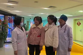 因爱分离 14年后回访连体女婴图片