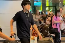 王楚钦孙颖莎连夜回国！邱指满面春风，王指合不拢嘴 肖指满屏爱徒图片