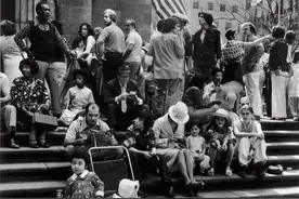 死亡离我的镜头不远：拍摄大量复杂而深刻作品的摄影师图片