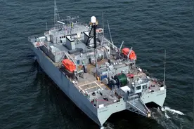 南海捡到神秘设备，钓友遭外籍船尾随讨要，驶向海军基地成功脱险图片