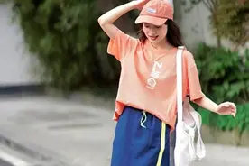 被北京女人惊艳到，满大街都是长裙+短袜，优雅时尚又洋气图片