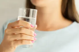 长期喝烧开的自来水，不碰纯净水和矿泉水，身体最后会怎样？图片