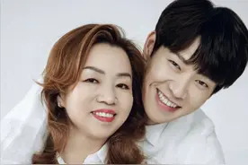 母亲节当天，超10位明星晒出和妈妈的合照，有人像亲生有人像抱养图片