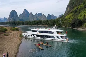 广西内河首艘新能源旅游客船五星级新能源豪华游船“桂林旅游号”启航图片