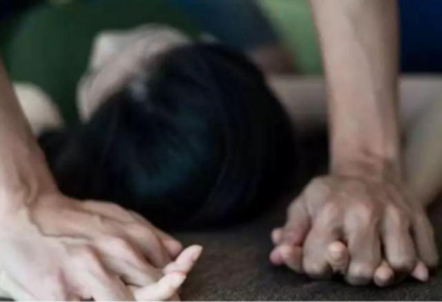 24岁男子强奸42岁邻居姐姐，小伙累倒，网友：分不清谁是受害者！