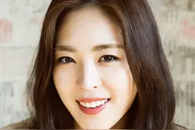 韩女神李沇熹短发宛如翩翩美少年，难怪是朴宝剑宋承宪的理想型图片