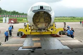 01年南海撞机，美军要求返还飞机并加满油，为何却被拆成了零件？图片