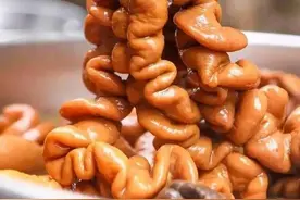 制作卤肥肠的8个关键点，记住了保证让你卤出的肥肠鲜香软糯图片