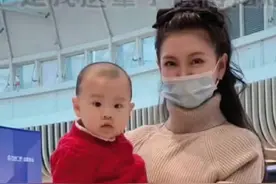 《爱情公寓》秦羽墨扮演者赵文琪晒儿子萌照，母子合照幸福温馨图片